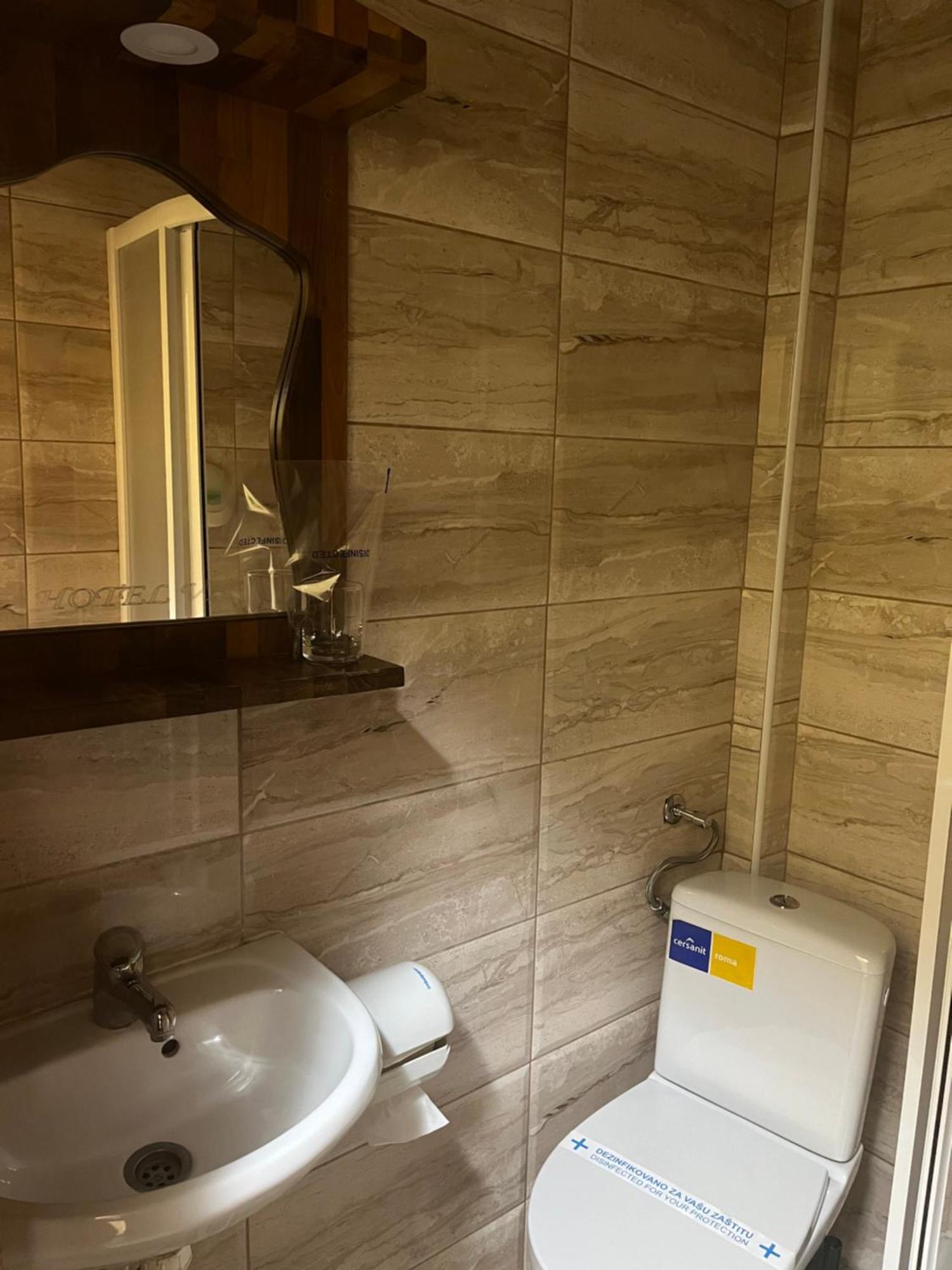 Hotel "Vir" Velika Plana Bagian luar foto