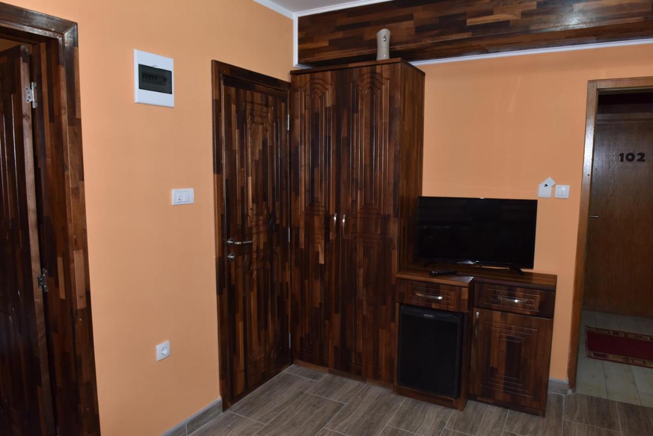 Hotel "Vir" Velika Plana Bagian luar foto